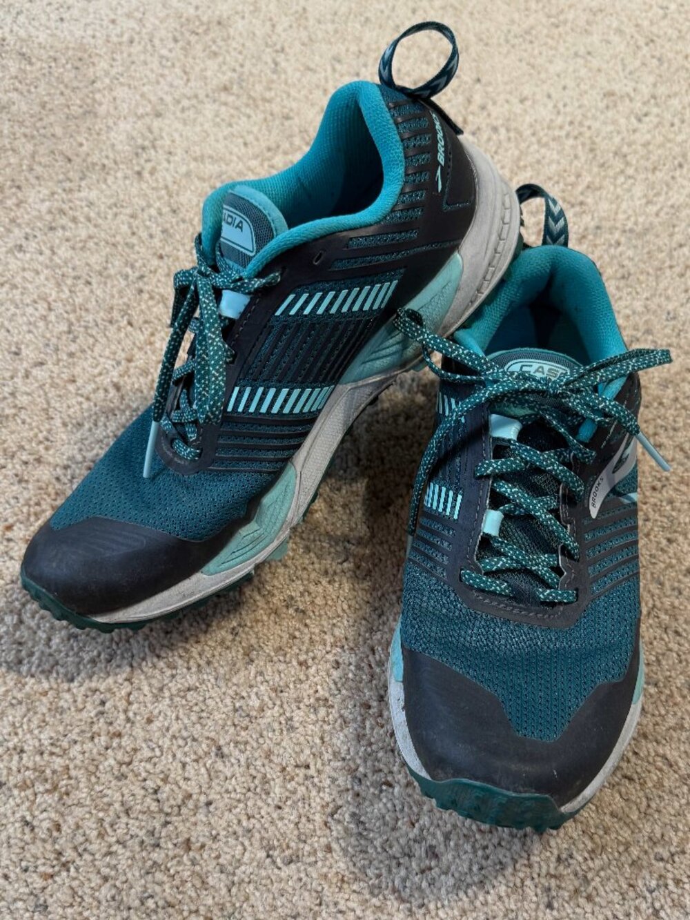 Womens Brooks Cascadia 13 Trail Runners Size 9 Green/Teal/Black